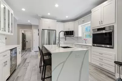 401  Abbey Ridge Ct, Fontana, WI 53125 - Photo 1