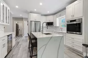 401 Abbey Ridge Ct, Fontana, WI 53125 - Photo 1