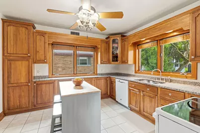 8011  Jackson Park Blvd, Wauwatosa, WI 53213 - Photo 11