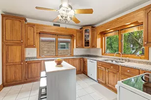 8011 Jackson Park Blvd, Wauwatosa, WI 53213 - Photo 11