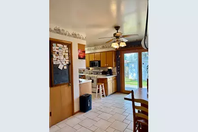 2226  Lexington Dr, Manitowoc, WI 54220 - Photo 7