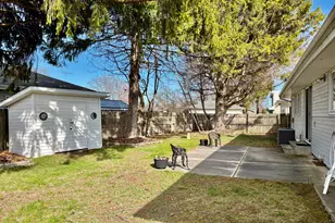 2226 Lexington Dr, Manitowoc, WI 54220 - Photo 25