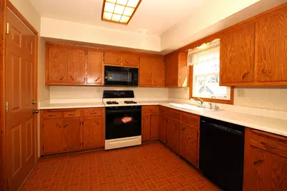 1721  Sylvan Way, West Bend, WI 53095 - Photo 9