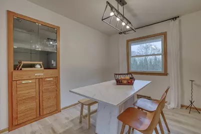 5890  Lakeview Dr, Greendale, WI 53129 - Photo 17