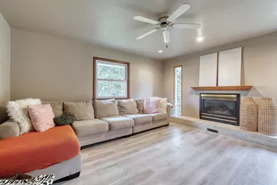 5890  Lakeview Dr, Greendale, WI 53129 - Photo 7