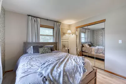 5890  Lakeview Dr, Greendale, WI 53129 - Photo 21