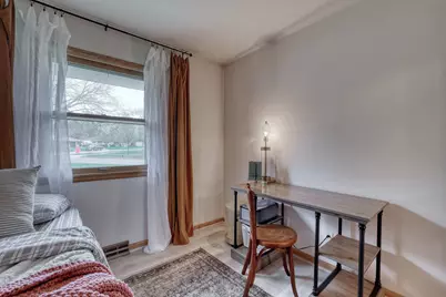 5890  Lakeview Dr, Greendale, WI 53129 - Photo 23