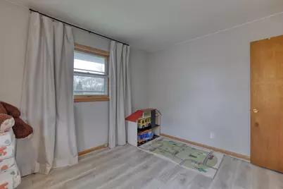 5890  Lakeview Dr, Greendale, WI 53129 - Photo 25