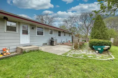 5890  Lakeview Dr, Greendale, WI 53129 - Photo 33