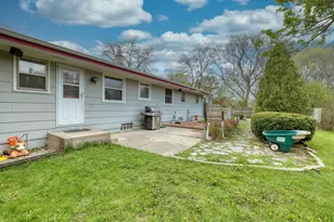 5890 Lakeview Dr, Greendale, WI 53129 - Photo 33
