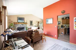 204 Cambridge Ave, Waukesha, WI 53188 - Photo 5