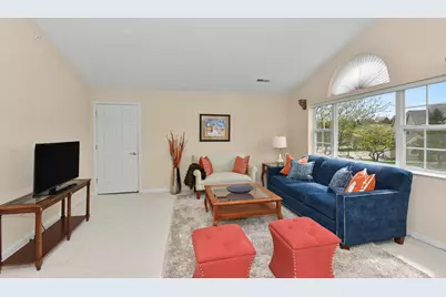 9128 W Elm Ct #D, Franklin, WI 53132 - Photo 3