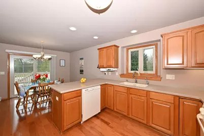9225  Auburn Ct, Racine, WI 53406 - Photo 15