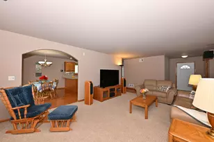 9225 Auburn Ct, Racine, WI 53406 - Photo 7