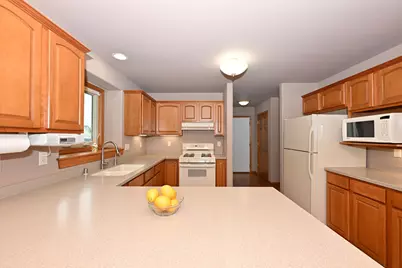9225  Auburn Ct, Racine, WI 53406 - Photo 13