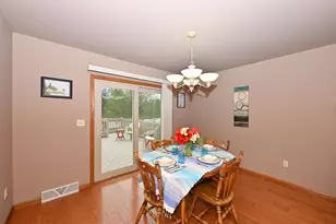 9225 Auburn Ct, Racine, WI 53406 - Photo 9