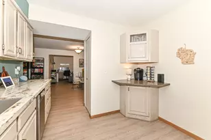 3916 N Oakland Ave, Milwaukee, WI 53211 - Photo 15