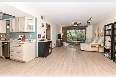 3916 N Oakland Ave #117, Milwaukee, WI 53211 - Photo 5