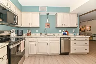 3916 N Oakland Ave, Milwaukee, WI 53211 - Photo 17