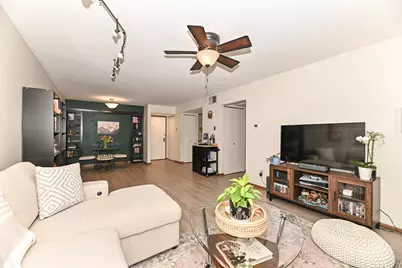 3916 N Oakland Ave #117, Milwaukee, WI 53211 - Photo 11