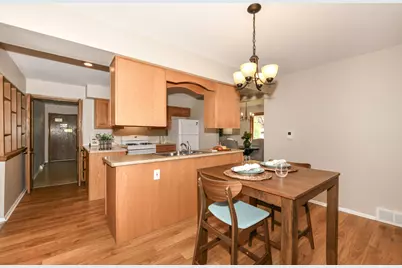12151 W Diane Dr, Wauwatosa, WI 53226 - Photo 13
