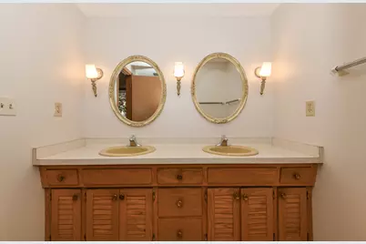 12151 W Diane Dr, Wauwatosa, WI 53226 - Photo 25