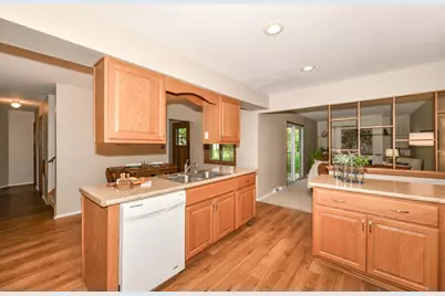 12151 W Diane Dr, Wauwatosa, WI 53226 - Photo 11