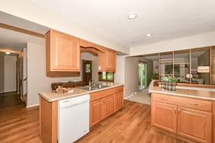 12151 W Diane Dr, Wauwatosa, WI 53226 - Photo 11