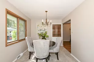 12151 W Diane Dr, Wauwatosa, WI 53226 - Photo 7