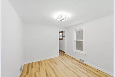 1514 S 36th St, Milwaukee, WI 53215 - Photo 9