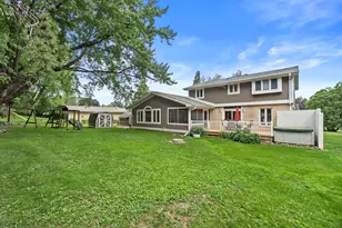 N51W35827 Hillcrest Ct, Oconomowoc, WI 53066 - Photo 3