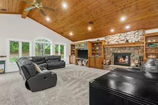 N51W35827 Hillcrest Ct, Oconomowoc, WI 53066 - Photo 25