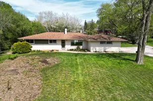 N68W13722 Bay Ridge Ct, Menomonee Falls, WI 53051 - Photo 1