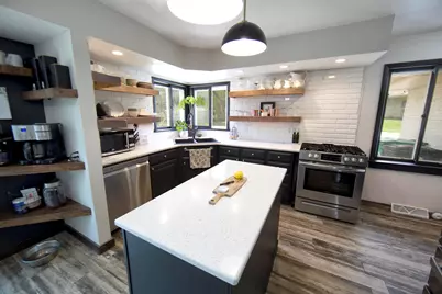 N68W13722  Bay Ridge Ct, Menomonee Falls, WI 53051 - Photo 7