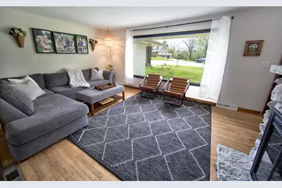 N68W13722  Bay Ridge Ct, Menomonee Falls, WI 53051 - Photo 3