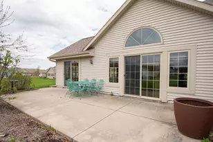 W197N17085 Stonewall Dr, Jackson, WI 53037 - Photo 3