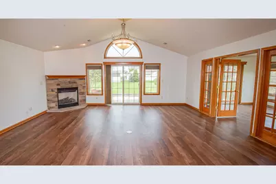 W197N17085  Stonewall Dr, Jackson, WI 53037 - Photo 5