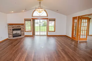 W197N17085 Stonewall Dr, Jackson, WI 53037 - Photo 5
