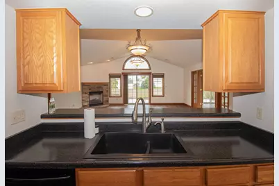 W197N17085  Stonewall Dr, Jackson, WI 53037 - Photo 11