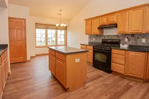 W197N17085 Stonewall Dr, Jackson, WI 53037 - Photo 9