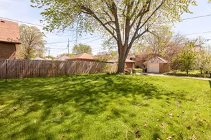 2844 N Hartung Ave, Milwaukee, WI 53210 - Photo 9