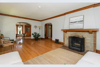 2844 N Hartung Ave, Milwaukee, WI 53210 - Photo 15