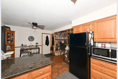 W167N11188  Queens Ct #W167N11190, Germantown, WI 53022 - Photo 9