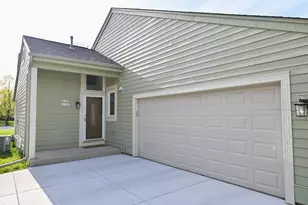W167N11167 Queens Ct, Germantown, WI 53022 - Photo 7