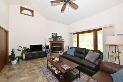 W167N11167  Queens Ct #W167N11169, Germantown, WI 53022 - Photo 9