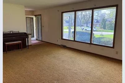 12329 W Larkspur Rd, Franklin, WI 53132 - Photo 7