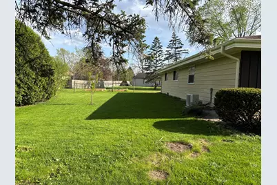 12329 W Larkspur Rd, Franklin, WI 53132 - Photo 3
