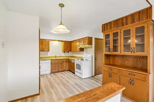 17654 Nassau Dr, Brookfield, WI 53045 - Photo 11