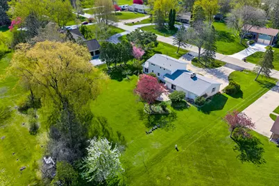 1634 W River Oaks Ln, Mequon, WI 53092 - Photo 31