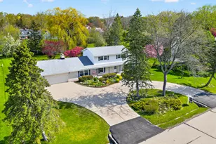 1634 W River Oaks Ln, Mequon, WI 53092 - Photo 29